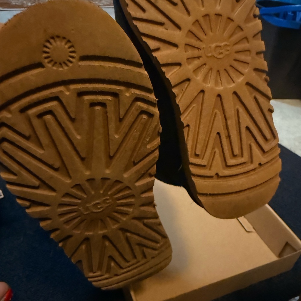 Ugg boot - Picture 4 of 5